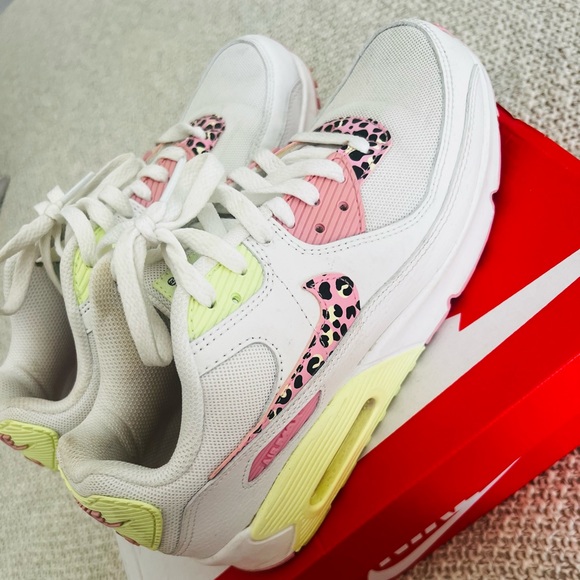 NIKE AIR MAX 90 GS - Picture 2 of 9